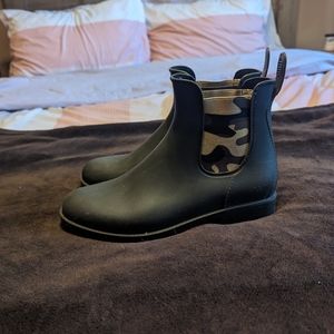 Low rise rain booties